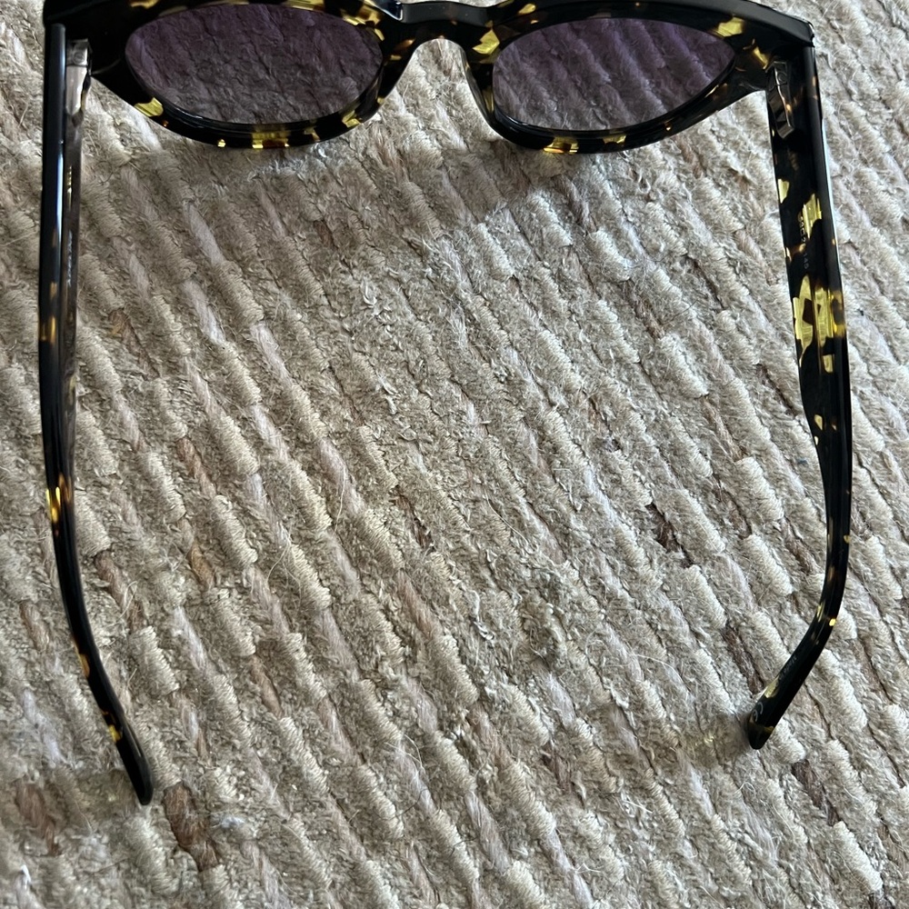 J. McLaughlin Tortoise Shell sunglasses - Picture 4 of 7